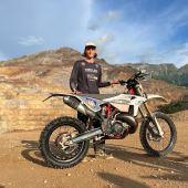 Tim Gradwohl ist zum ersten Mal beim Red Bull Erzbergrodeo und als Rookie entspannt.